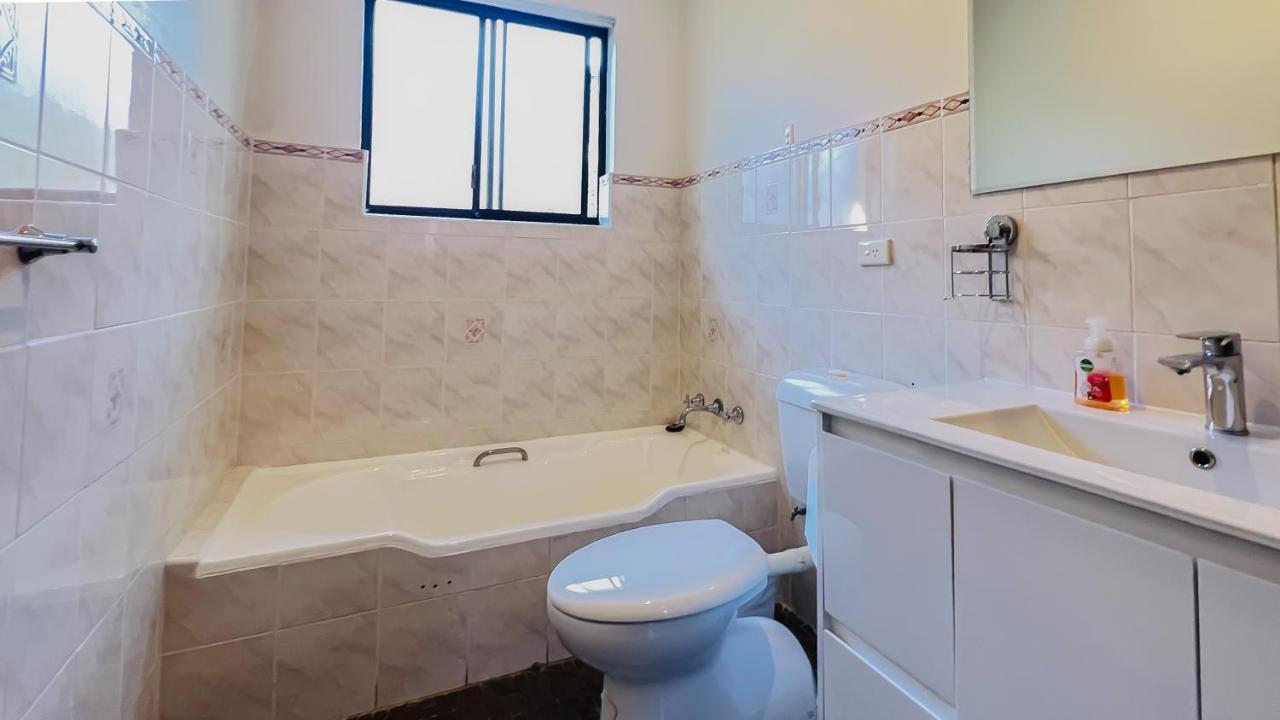 Carlton 3 Beds Unit - Free Parking Apartment Sydney Exterior photo